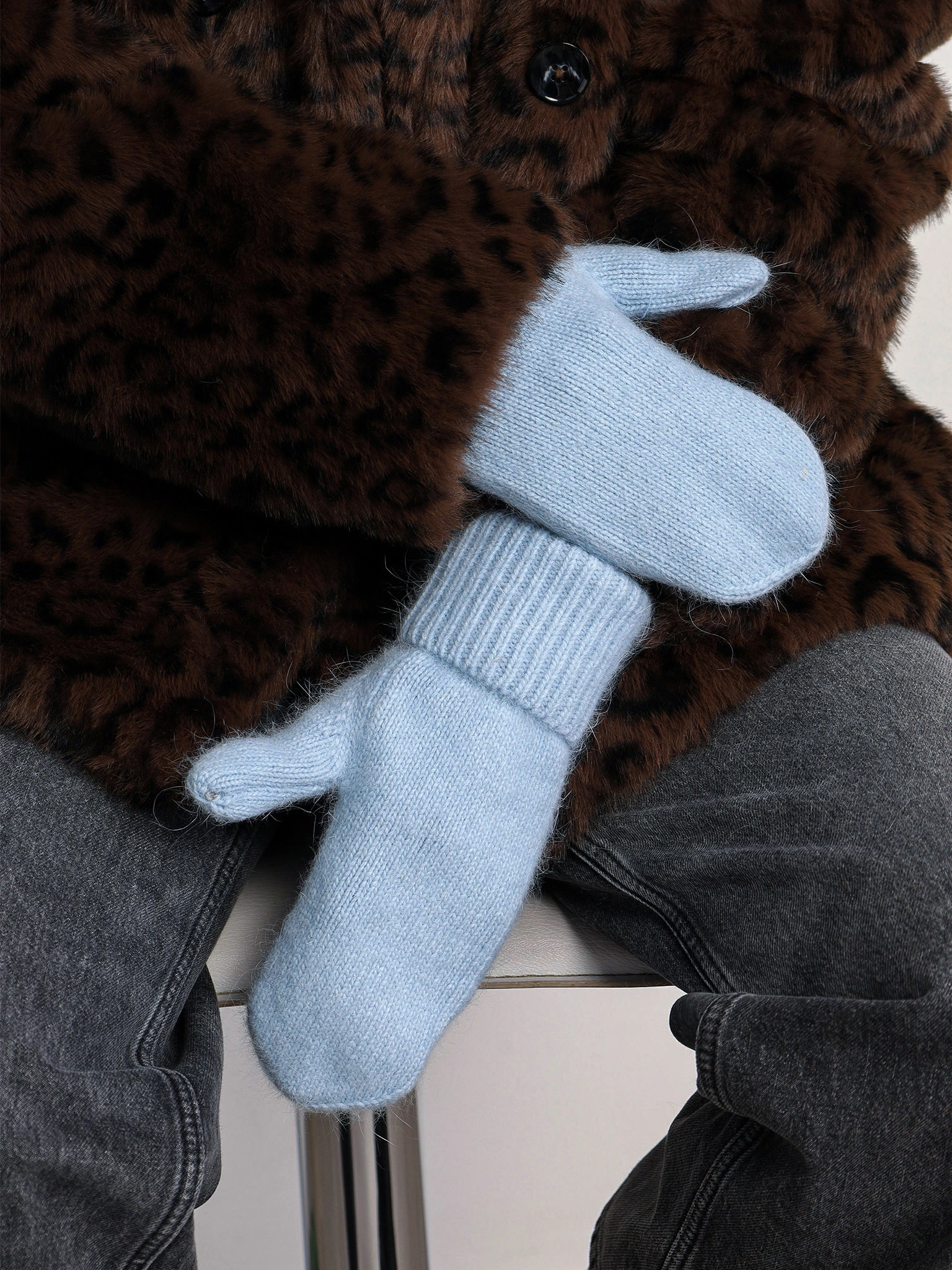 Варежки вязаные из ангоры и акрила